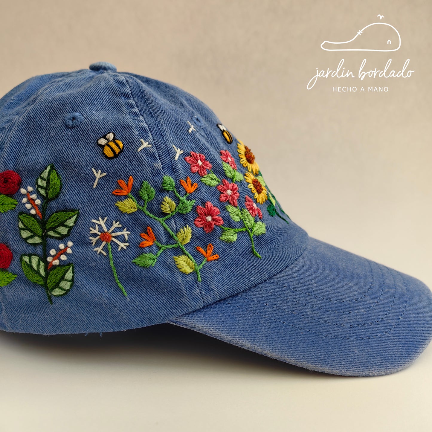 Gorra jardín de abejitas (sobre pedido)