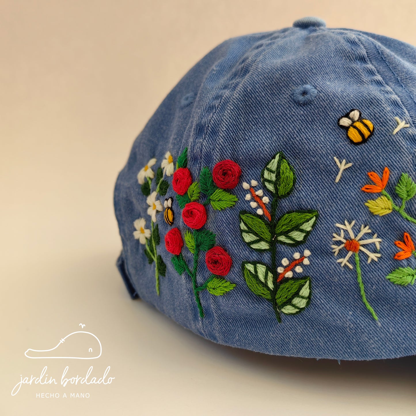 Gorra jardín de abejitas (sobre pedido)