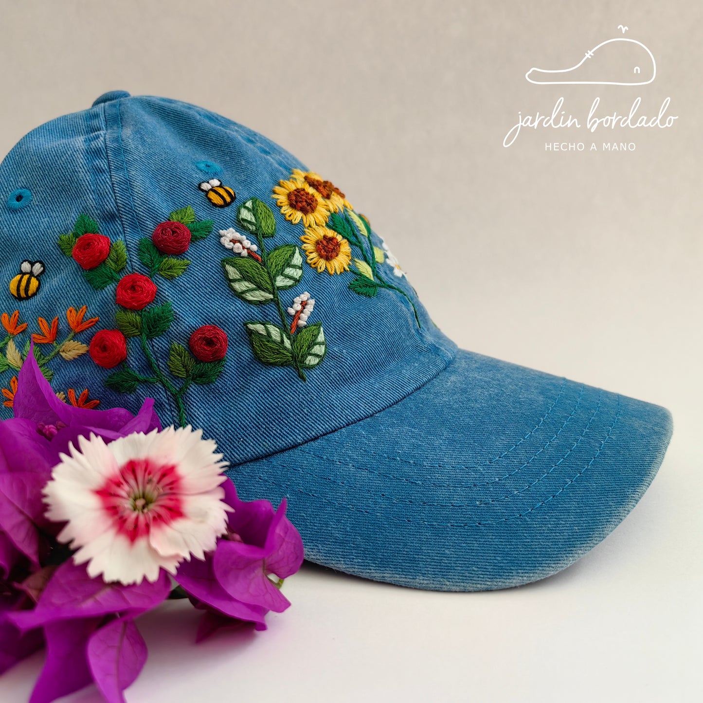 Gorra jardín de abejitas (sobre pedido)