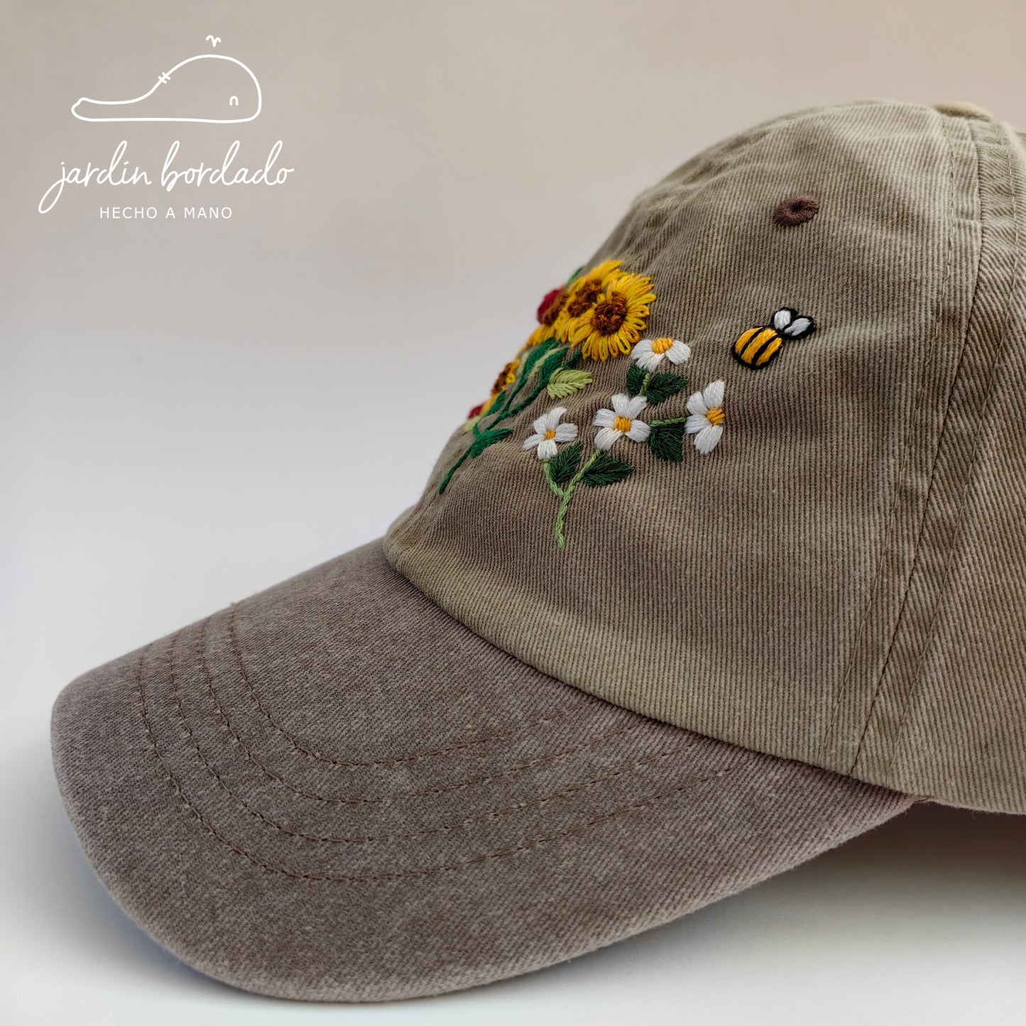 Gorra jardín de abejitas